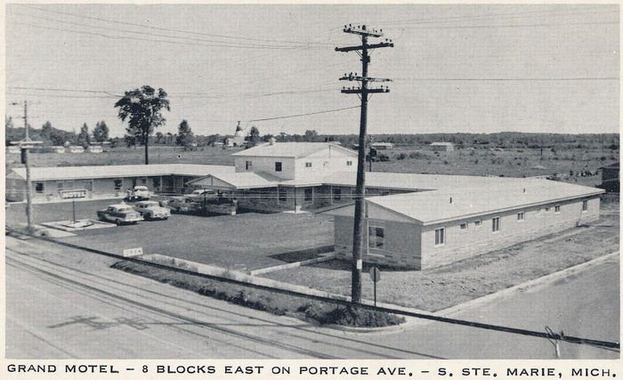 Grand Motel - Postcard